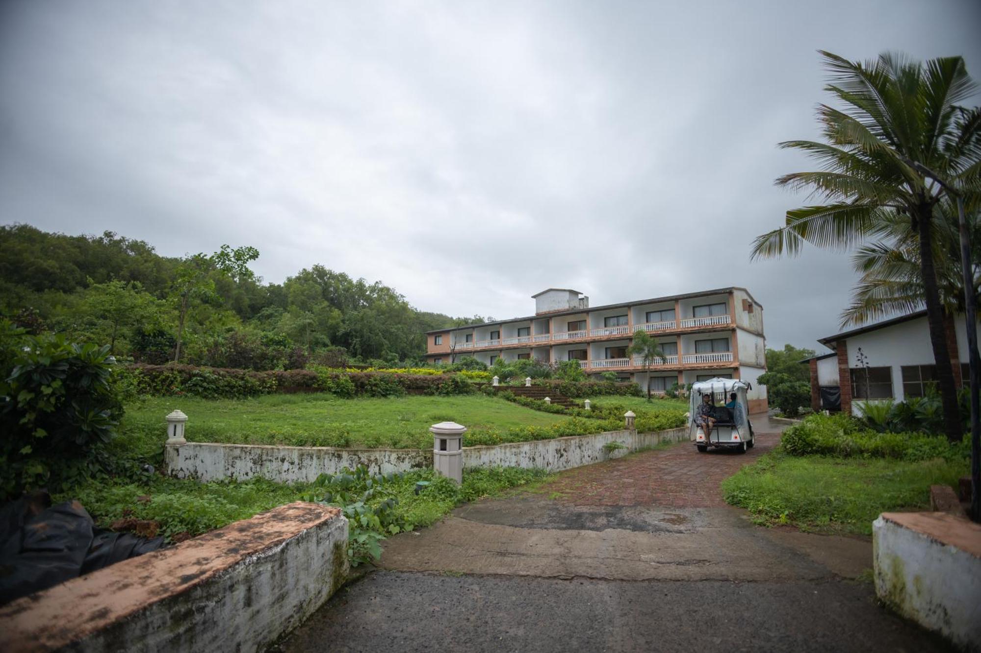 Blue Ocean The Fern Resort & Spa Ganpatipule Exterior photo