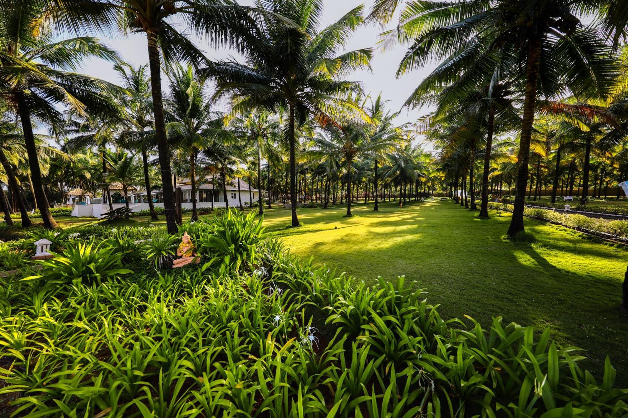 Blue Ocean The Fern Resort & Spa Ganpatipule Exterior photo